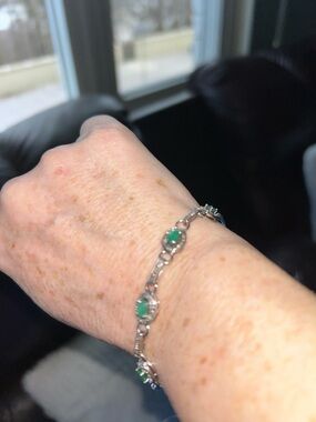 Macy’s Precious Gemstones Emerald Bracelet 7 1/2 in SS EM 2 DIA 1/4 OVL Brac